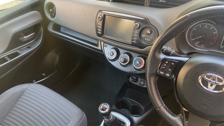 Toyota Yaris 1.5 VVT-i Icon Tech 5dr Petrol Hatchback